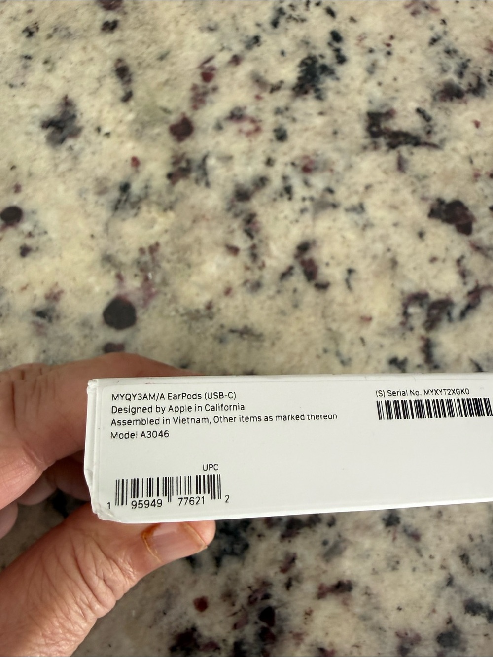 Apple EarPods (USB-C) White with Green Accent - Picture 3 of 3